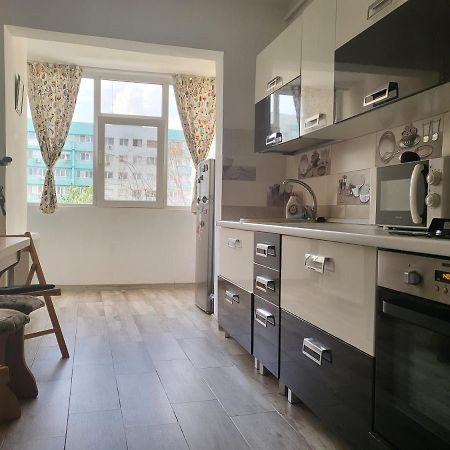 Apartament Cu 3 Camere Chiar In Inima Capitalei Bukarest Kültér fotó