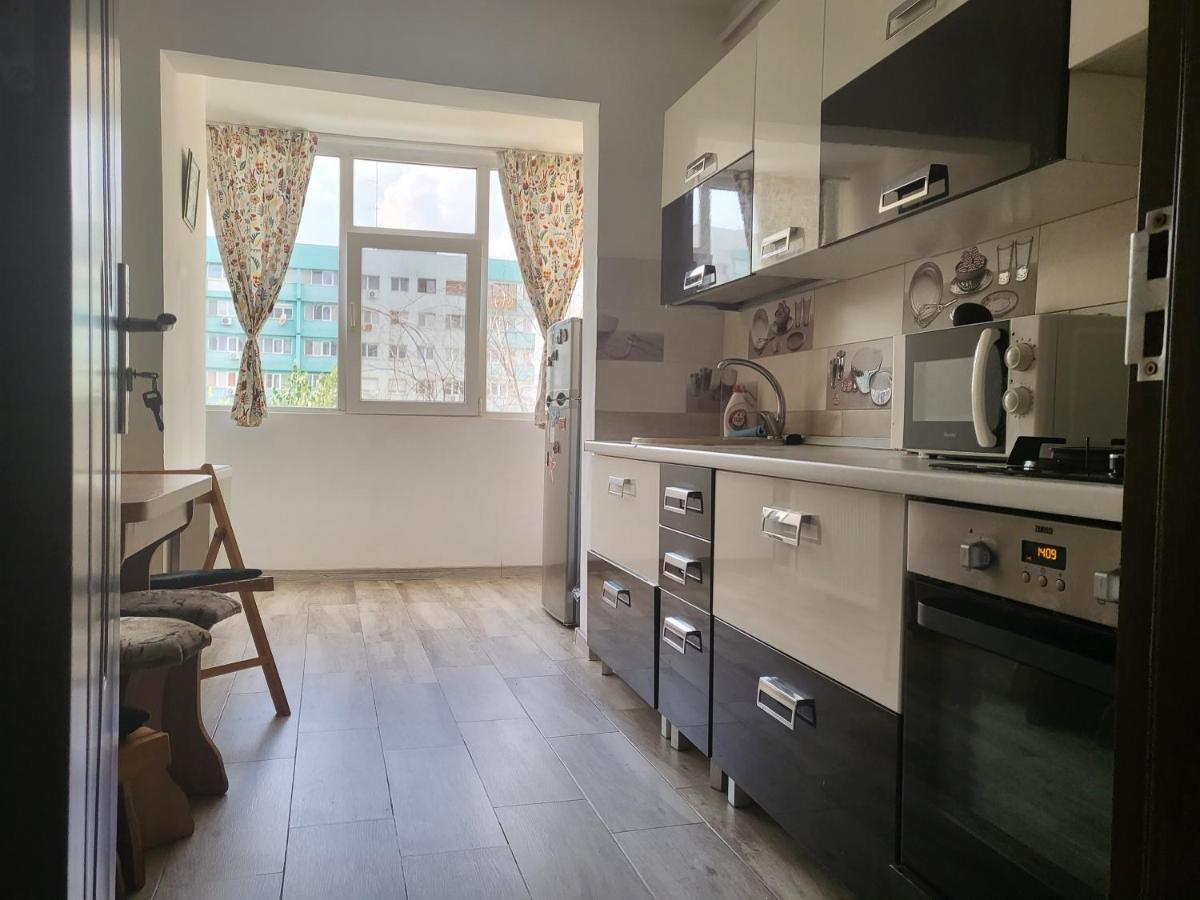 Apartament Cu 3 Camere Chiar In Inima Capitalei Bukarest Kültér fotó