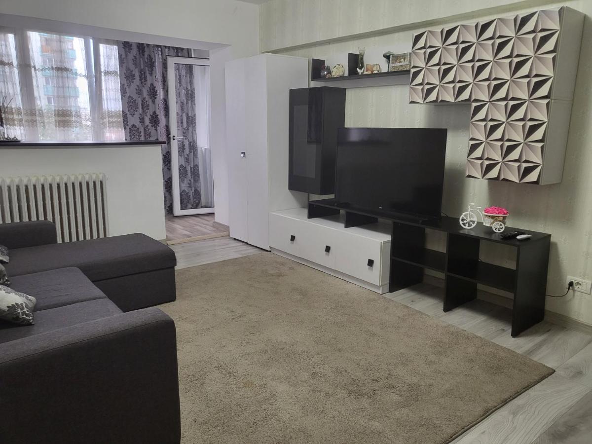 Apartament Cu 3 Camere Chiar In Inima Capitalei Bukarest Kültér fotó