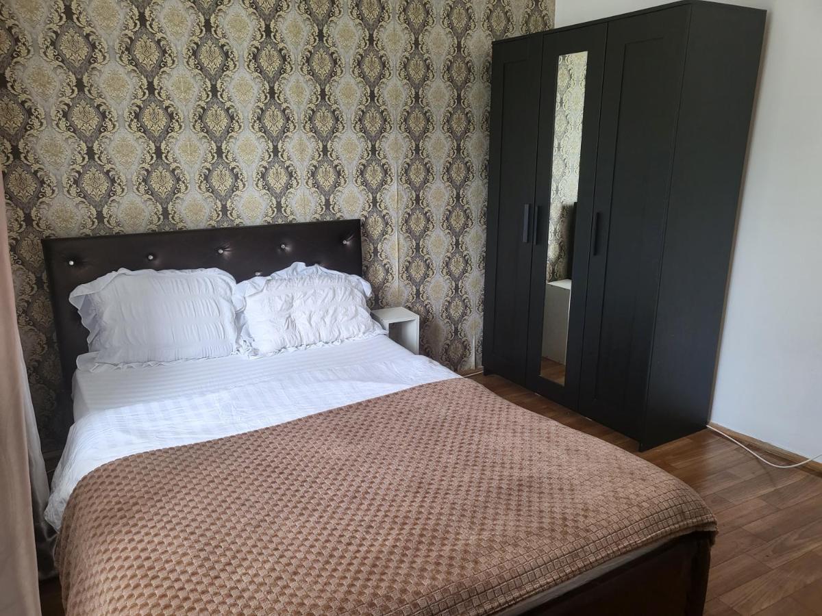 Apartament Cu 3 Camere Chiar In Inima Capitalei Bukarest Kültér fotó