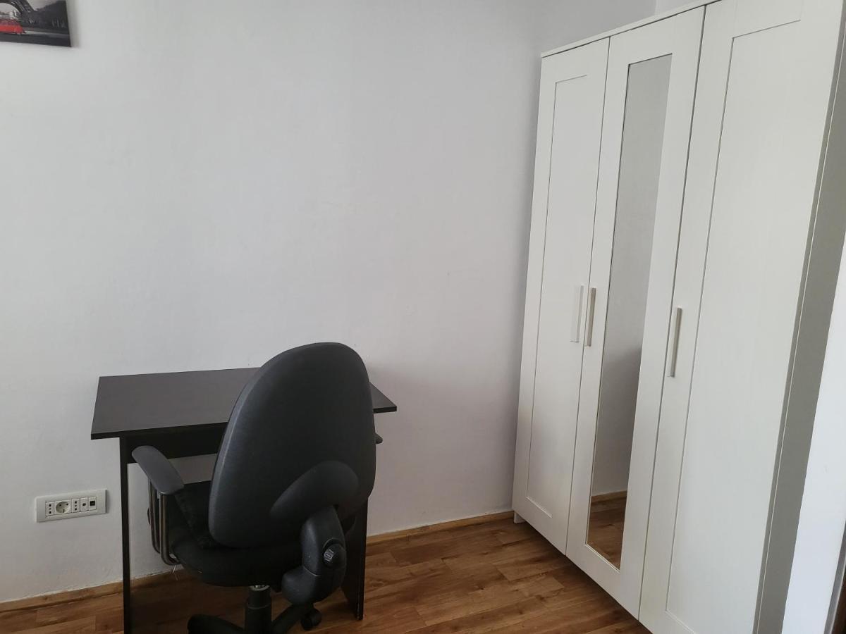 Apartament Cu 3 Camere Chiar In Inima Capitalei Bukarest Kültér fotó