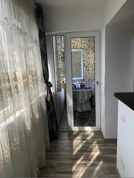 Apartament Cu 3 Camere Chiar In Inima Capitalei Bukarest Kültér fotó